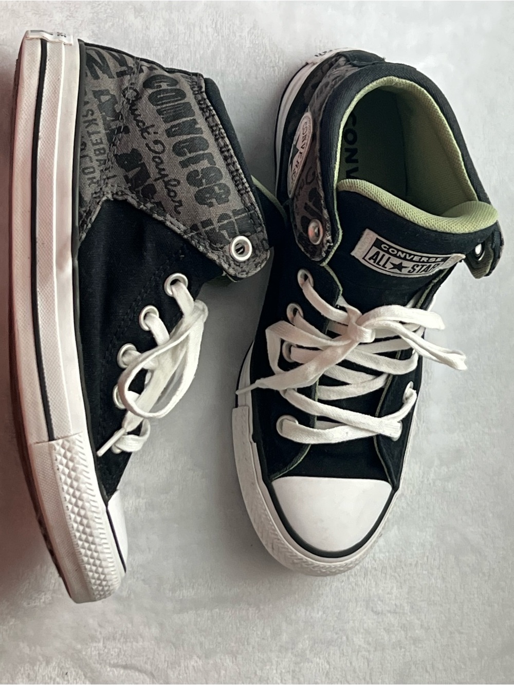 Converse Unisex High Top Sneakers in Black with Green Lining Men’s 5 / Women’s 6